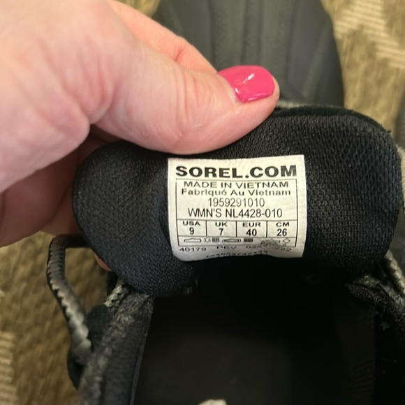 Final sale- Sorel snow boots in gently used condition size 9 - Picture 8 of 10